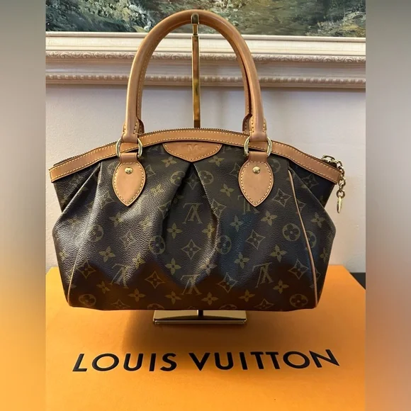 Louis Vuitton Tivoli PM Monogram EUC - Picture 10 of 15